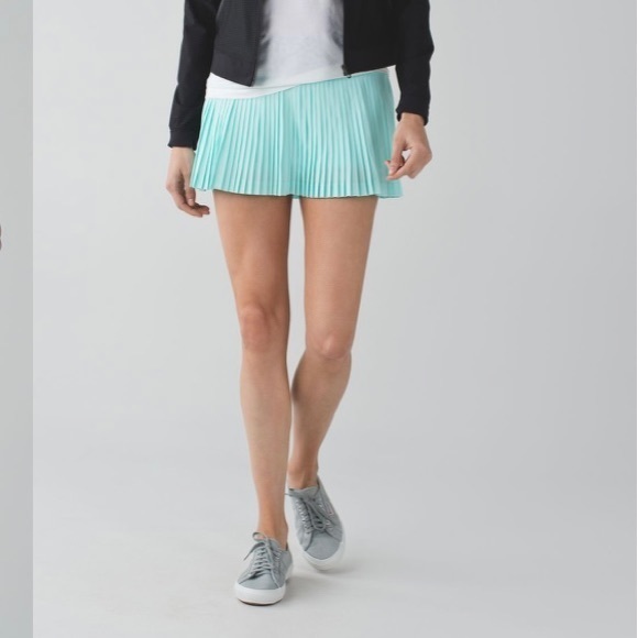 lululemon athletica Dresses & Skirts - Lululemon Pleat To Street‎ II Teal Blue Spotted Skirt Size 2
